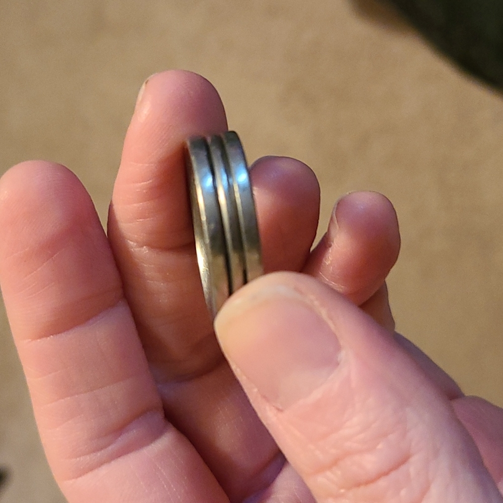 Men's wedding band